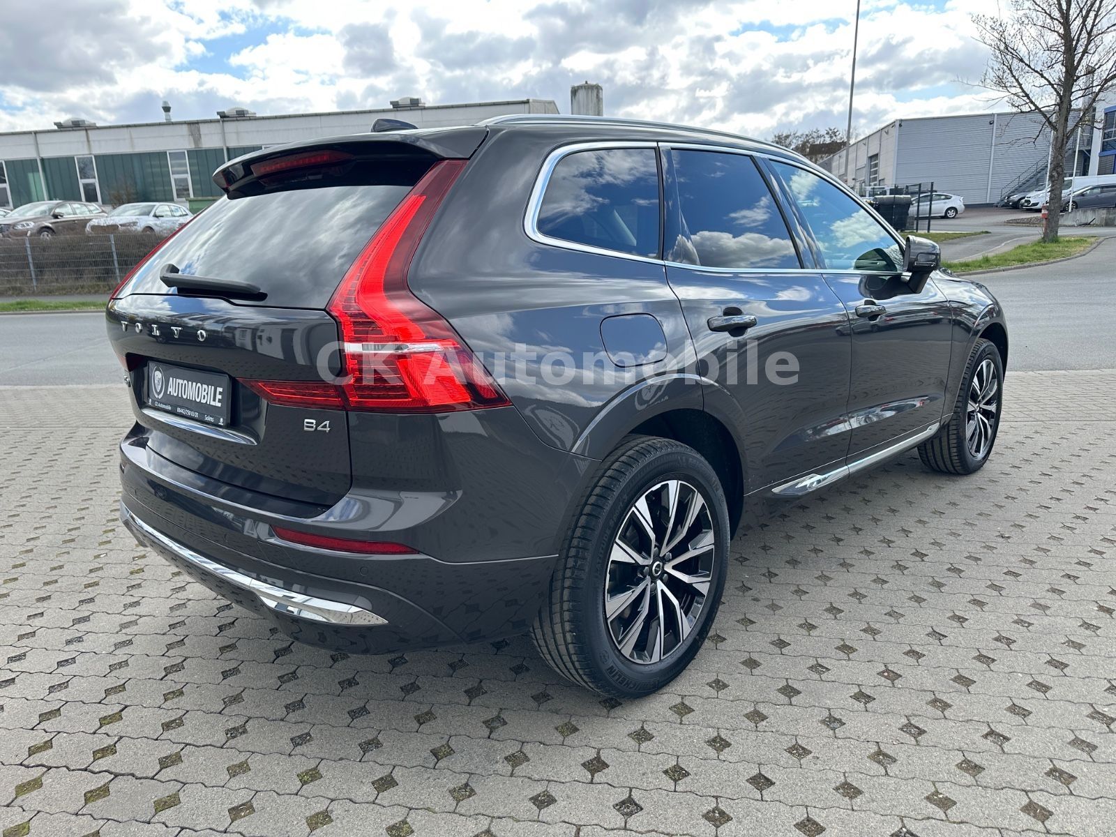 Fahrzeugabbildung Volvo XC60 B4 Plus Bright 2WD/Navi/Leder/Kam/LED/AHK