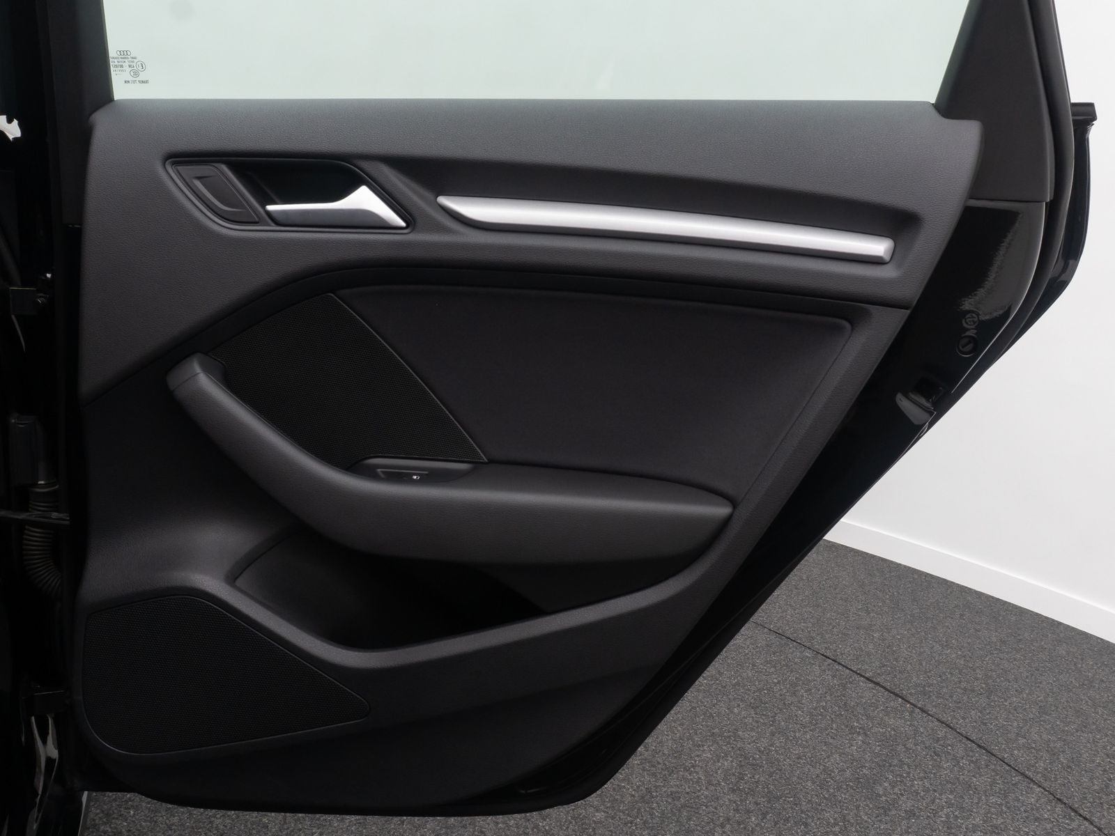 Fahrzeugabbildung Audi A3 Attraction PDC KlimaAut HiFi Sitzheizung LM