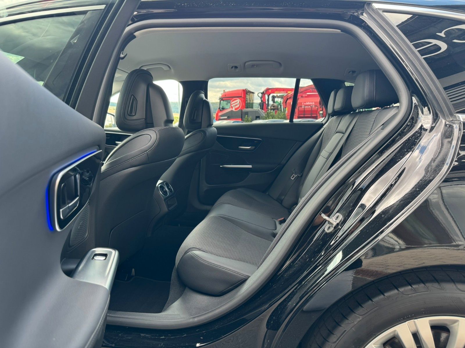 Fahrzeugabbildung Mercedes-Benz C 200 d T Avantgarde AHK+R-Kamera+Ambiente+Carp