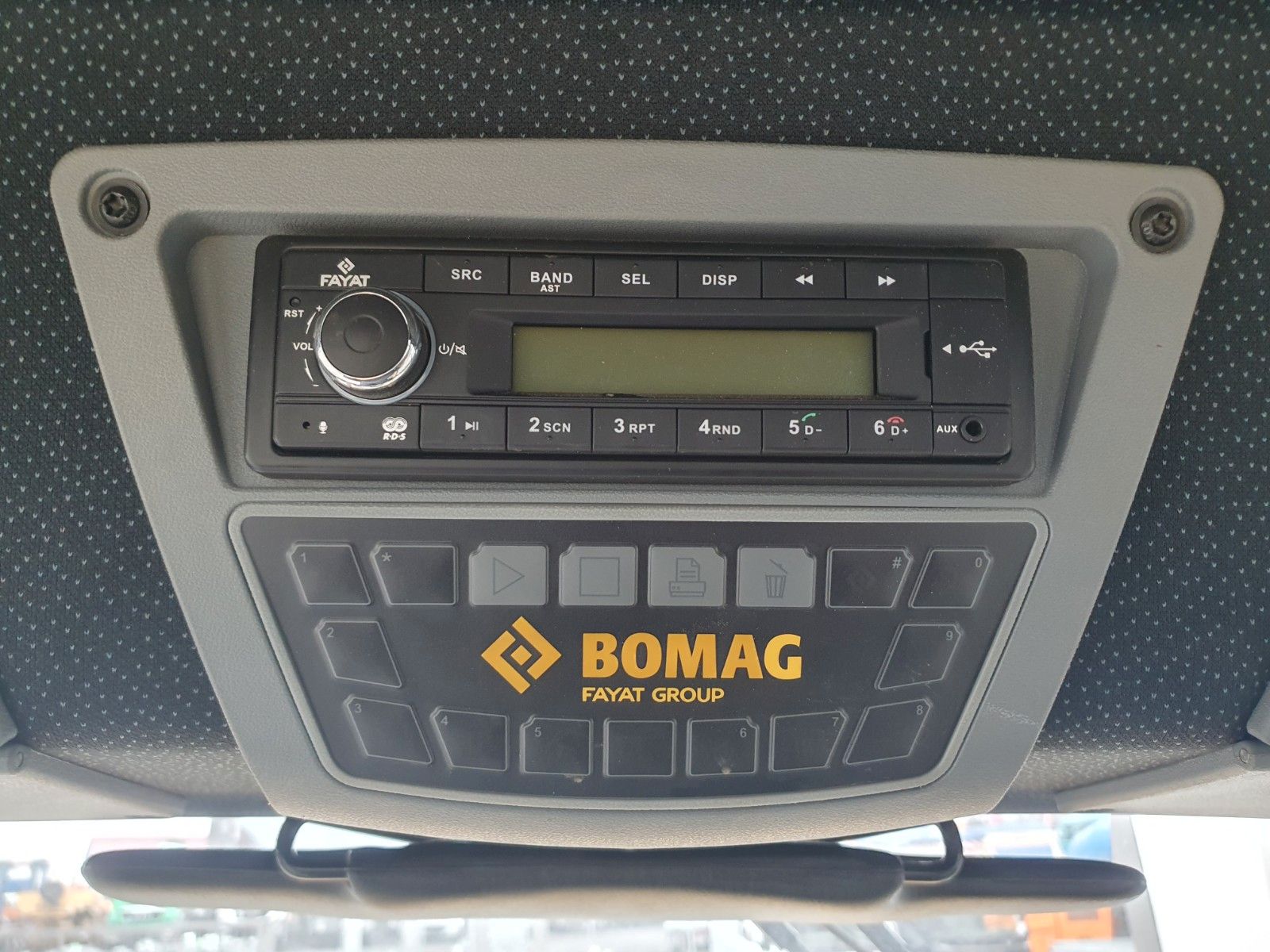 Fahrzeugabbildung BOMAG BW 213 DH / nur 1.087h / Plattenanbauverdicht