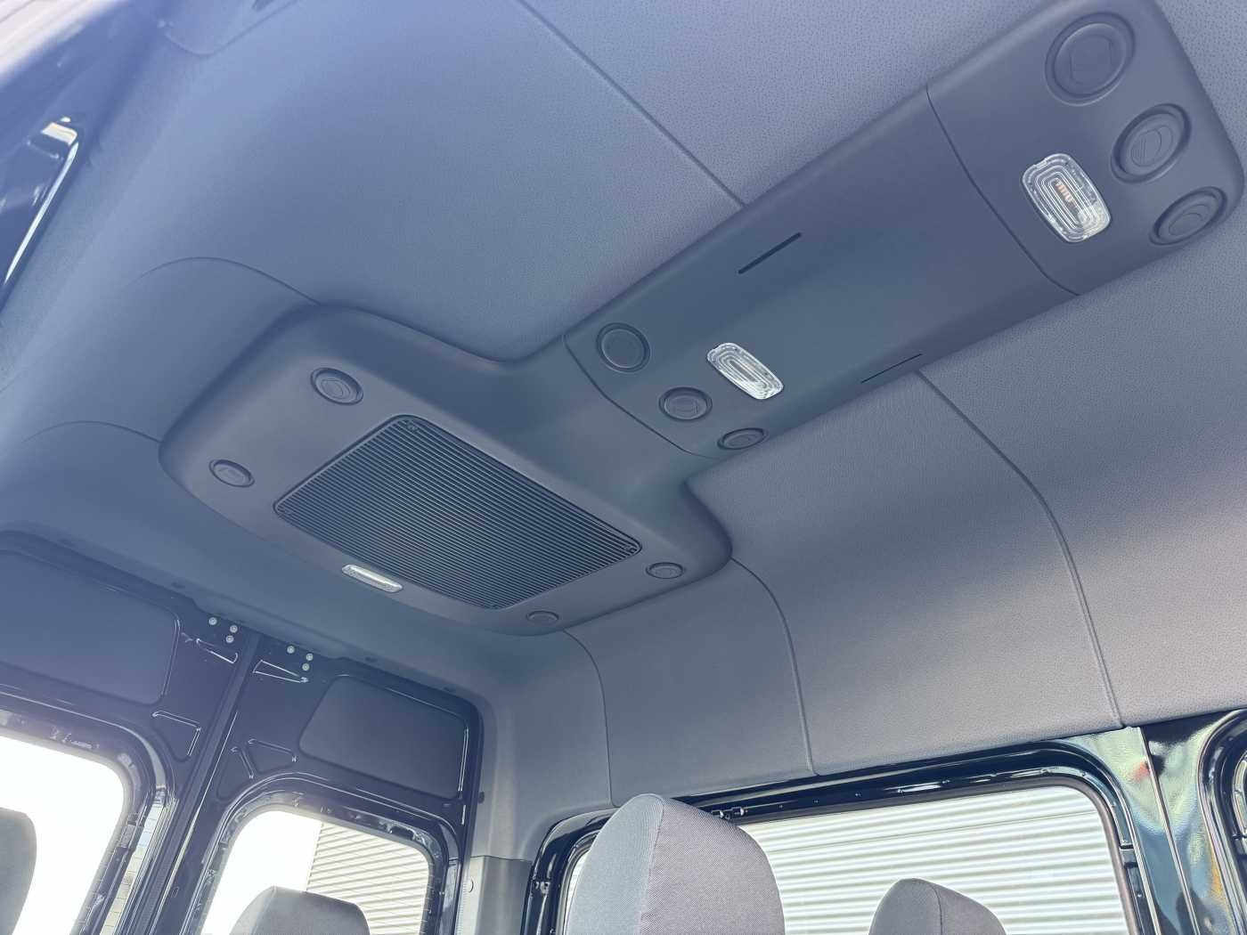 Fahrzeugabbildung Mercedes-Benz Sprinter 319 CDI 4x4 Tourer AHK Dachklima LED