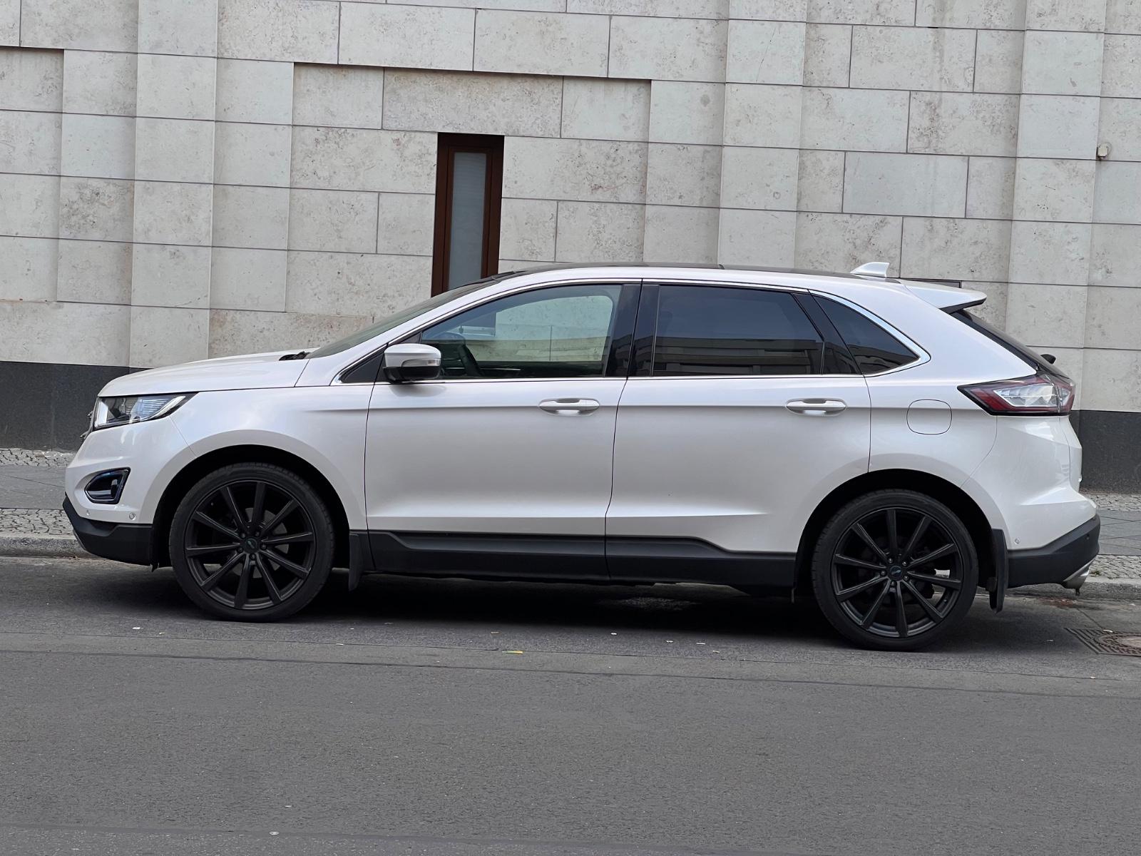 Ford Edge USA Bi-Turbo 4x4 Panoramadach Matrix LED 