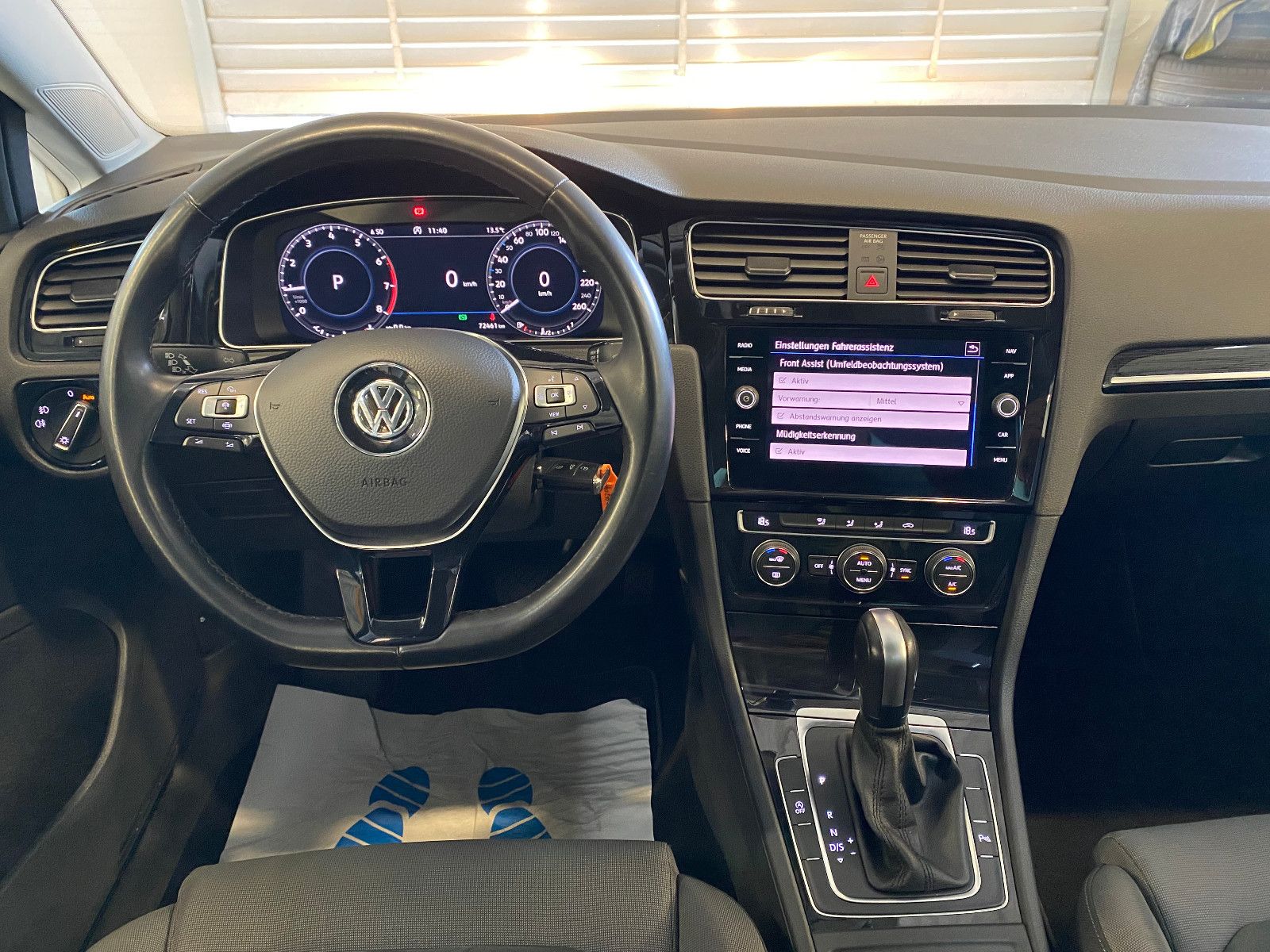 Fahrzeugabbildung Volkswagen Golf VII Lim. Highline DSG ACC Navi Pano Kam LED
