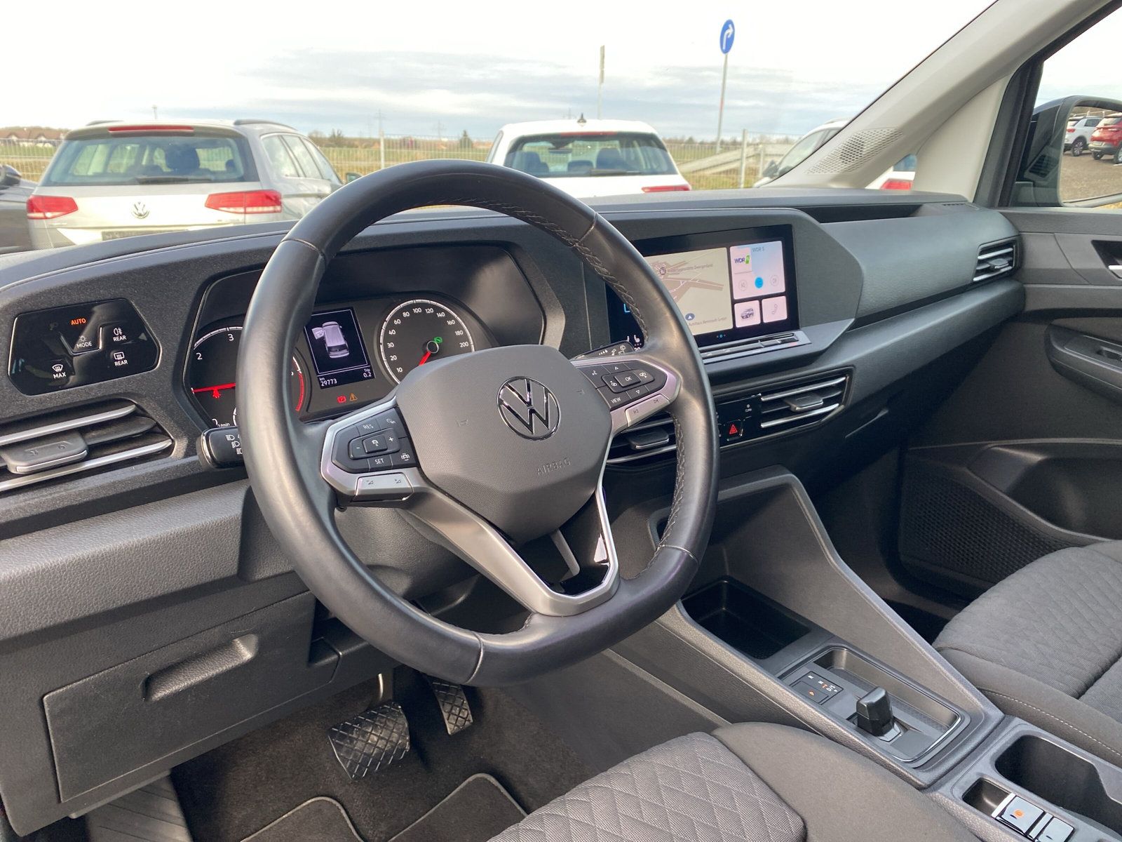 Fahrzeugabbildung Volkswagen Caddy 2.0 TDI DSG Life AHK LED APP ACC KAMAERA