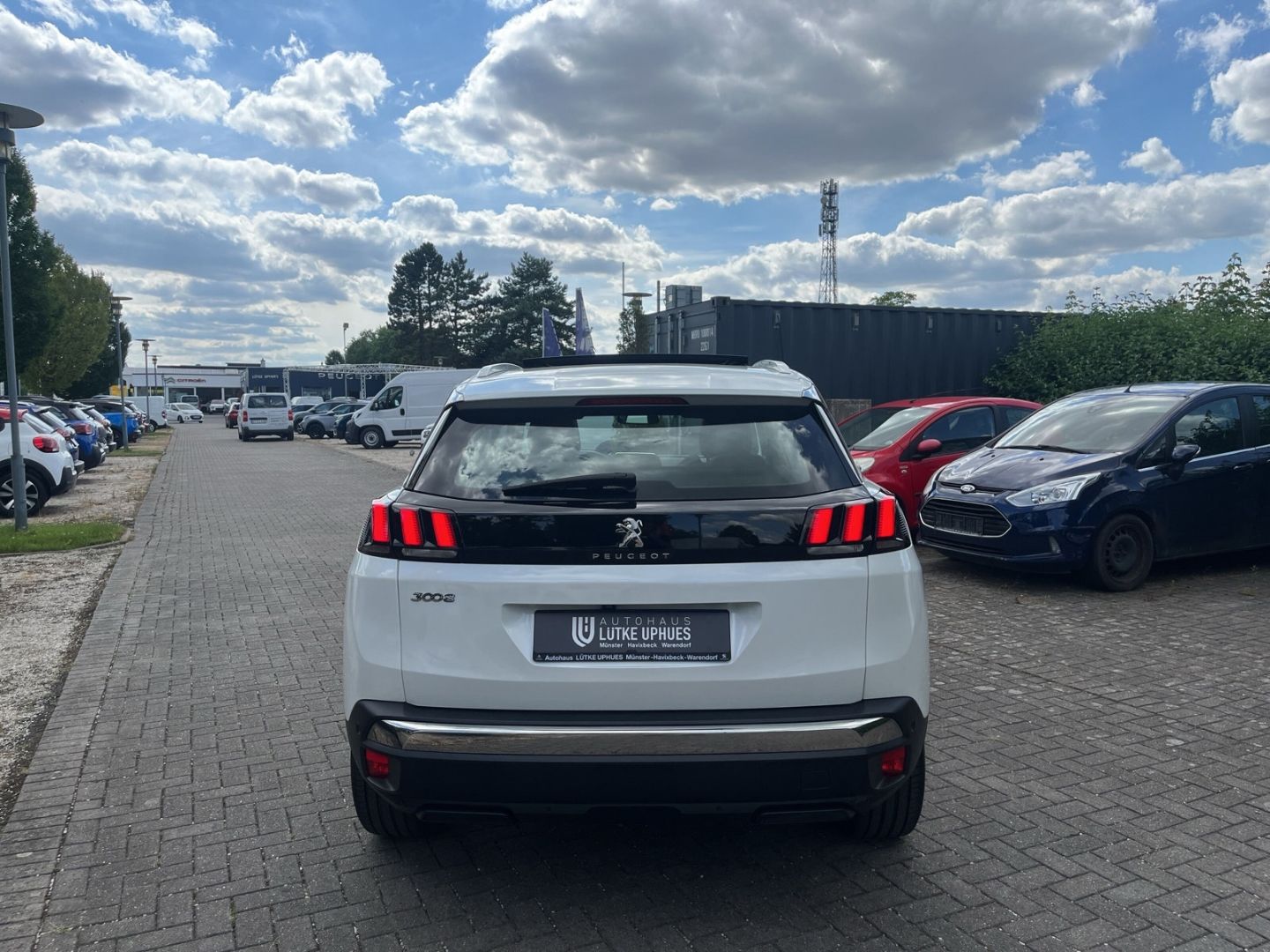 Fahrzeugabbildung Peugeot 3008 Allure BlueHDi 130 EAT8 AHK El. Pano Navi