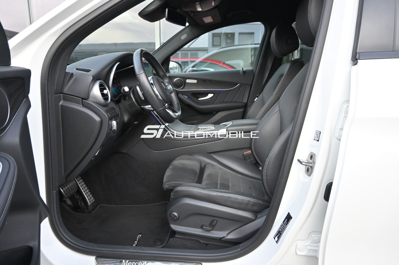 Fahrzeugabbildung Mercedes-Benz GLC 200 4MAT. AMG LINE °AHK°NIGHT-PAKET°BUSINESS
