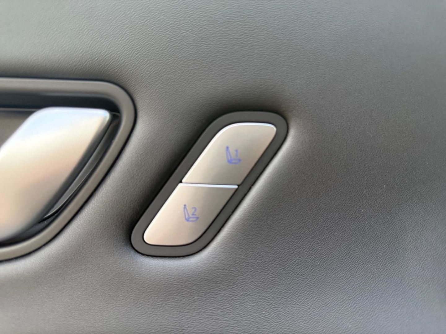 Fahrzeugabbildung Hyundai KONA Elektro PRIME 65,4kWh SITZ-P+ALLWETTER+360°