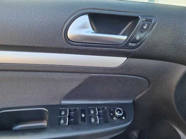 Volkswagen Golf 2010 — photo 17
