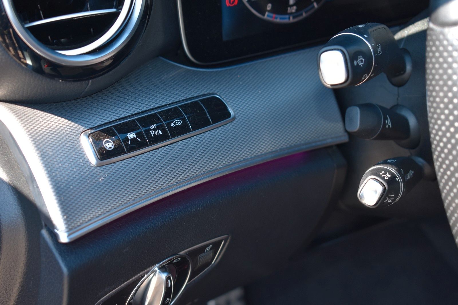 Fahrzeugabbildung Mercedes-Benz E 43 AMG Lim. 4Matic Nightp HUD Multibeam Panora