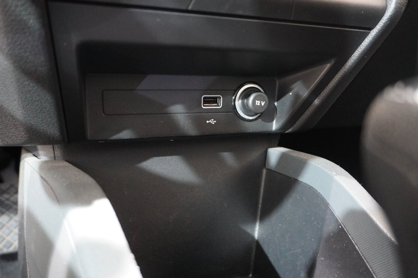 Fahrzeugabbildung SKODA Fabia 1.0 ACTIVE 5-TÜR LED/KLIMA/USB/NEBEL/BT