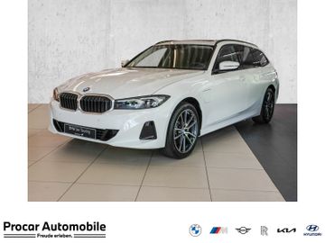 BMW Leasingangebot: BMW 330e xDrive HUD PANO AHK RFK NAVI LED PDC V+H