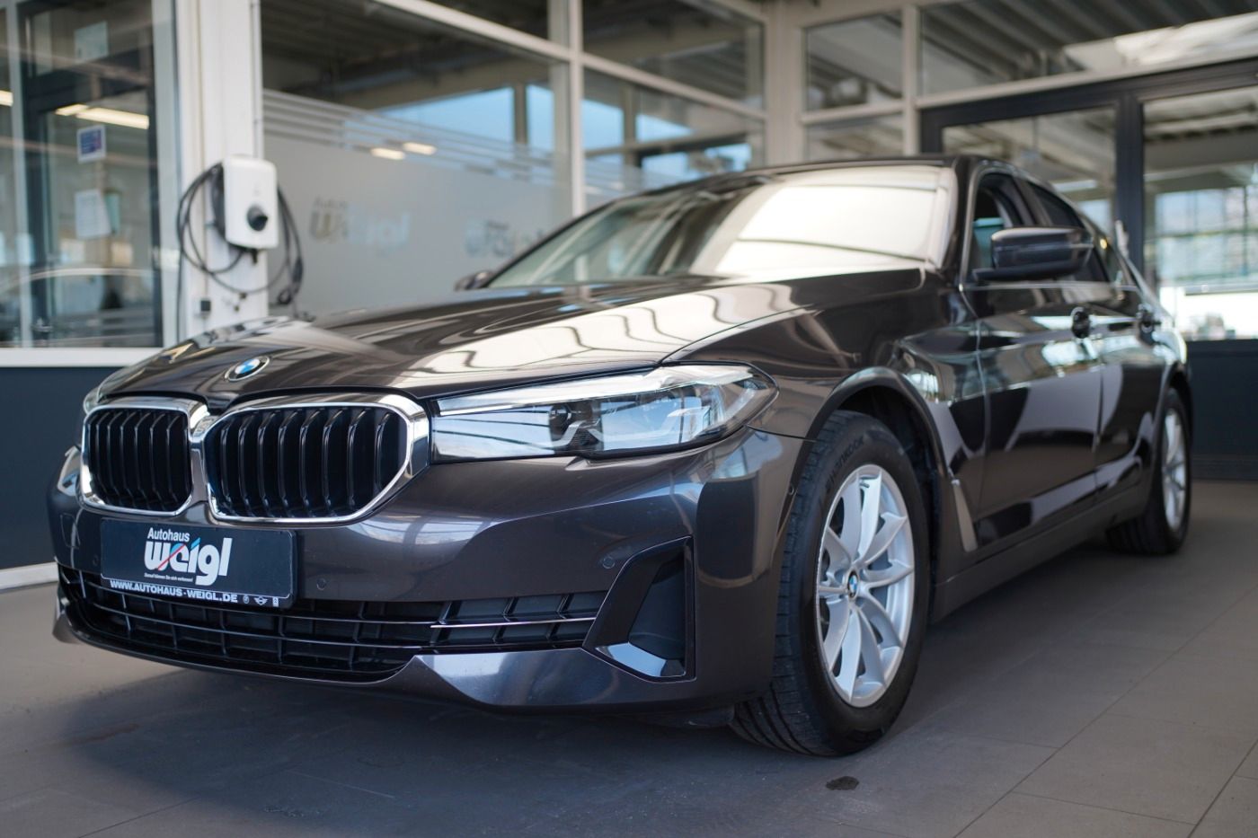 Fahrzeugabbildung BMW 520d Limousine +Parking Assistant+Standheizung