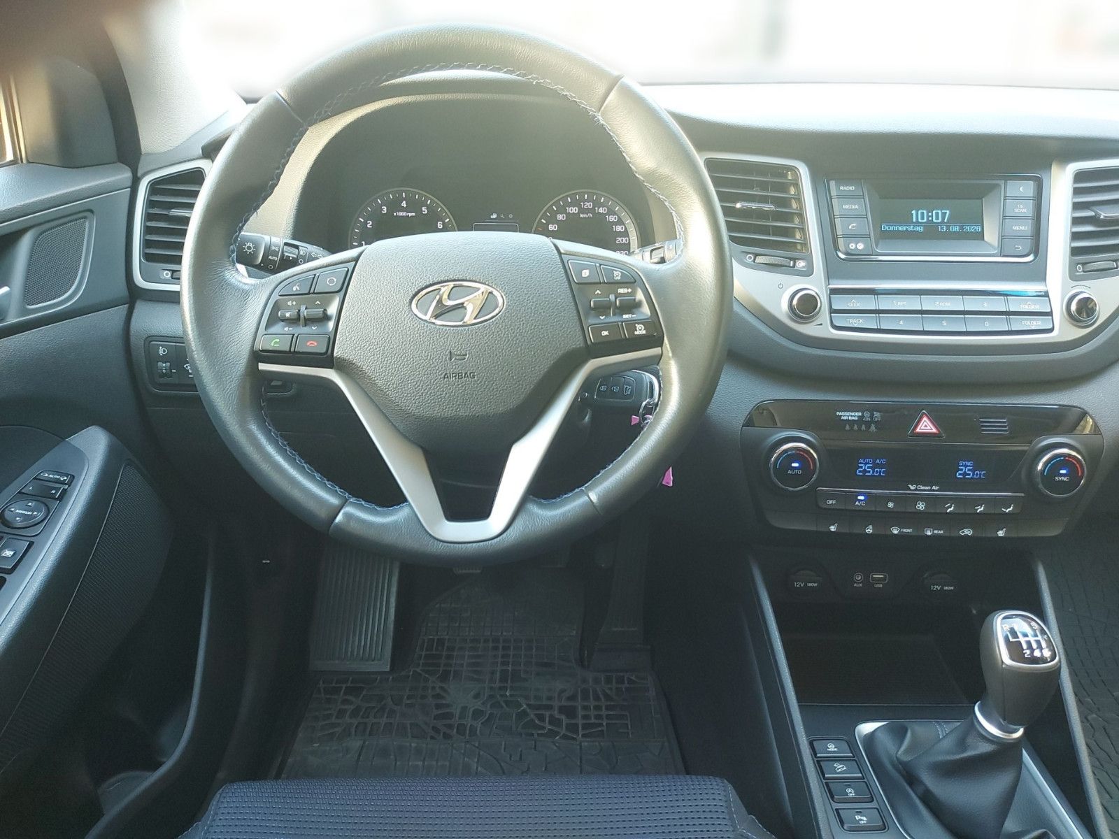 Fahrzeugabbildung Hyundai Tucson 1,6 Trend 132PS 2WD Sitzheizung PDC Klima