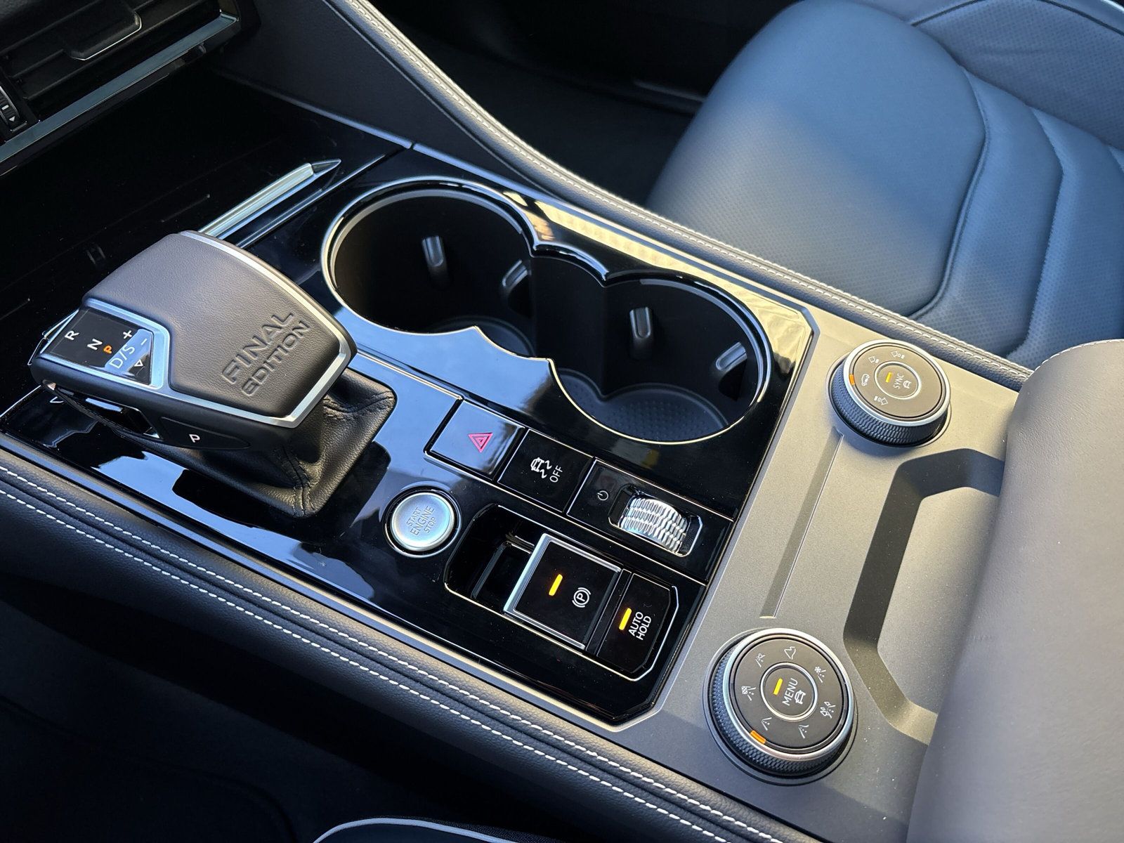 Fahrzeugabbildung Volkswagen Touareg R-Line 4Mot. FinalEditon Pano HuD AHK