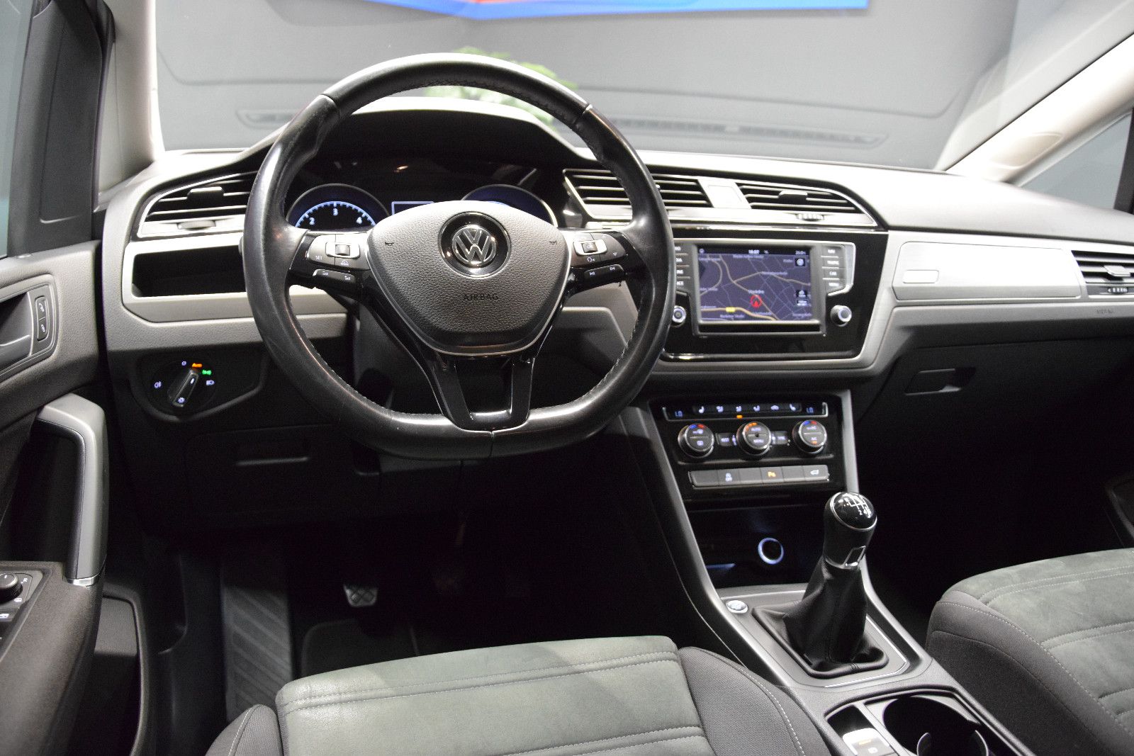 Fahrzeugabbildung Volkswagen Touran Comfortline 7-Sitzer Massage LED Kamera