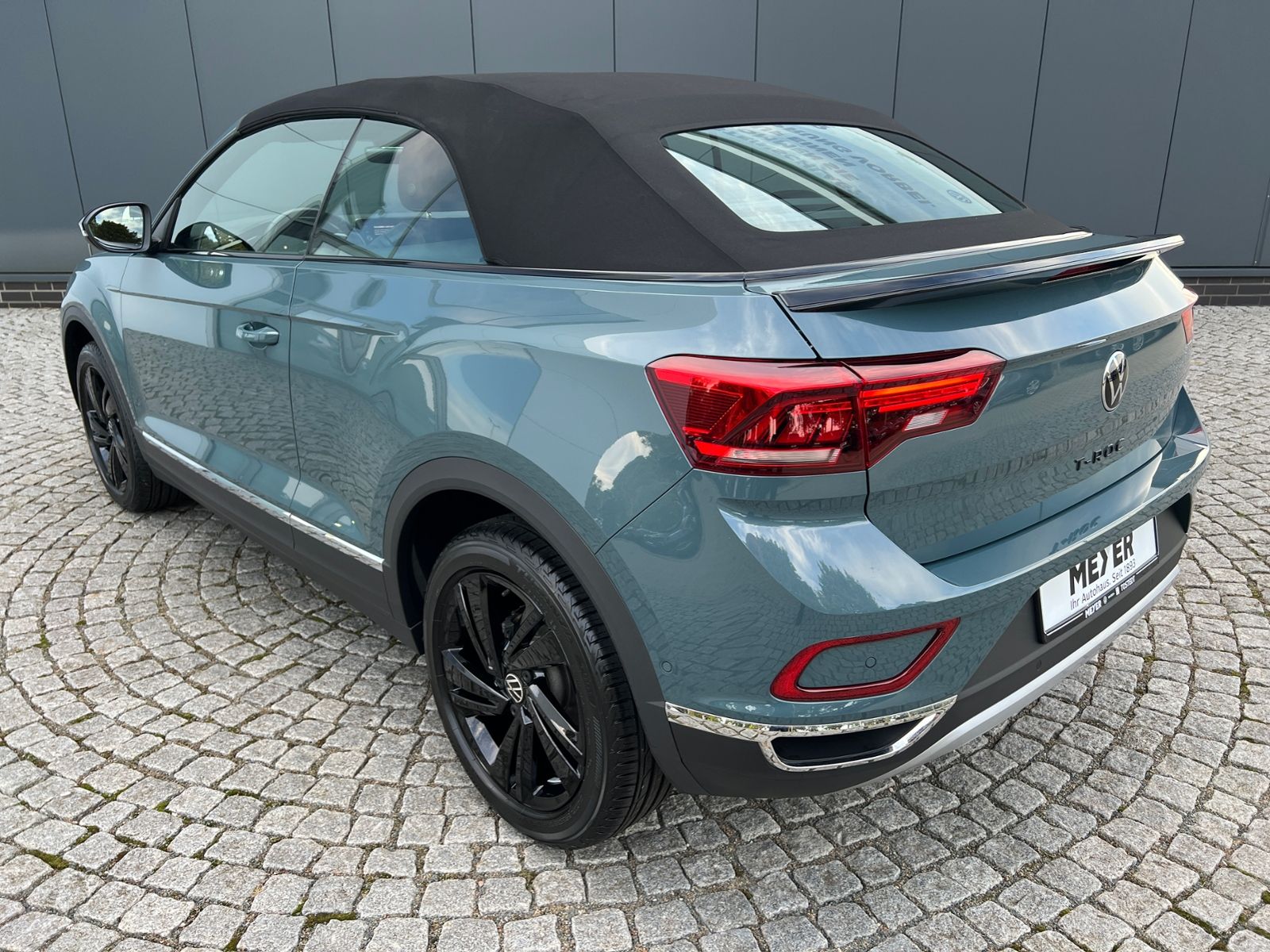Fahrzeugabbildung Volkswagen T-Roc Cabriolet Style 1.5 TSI DSG *AHK, BlackSty