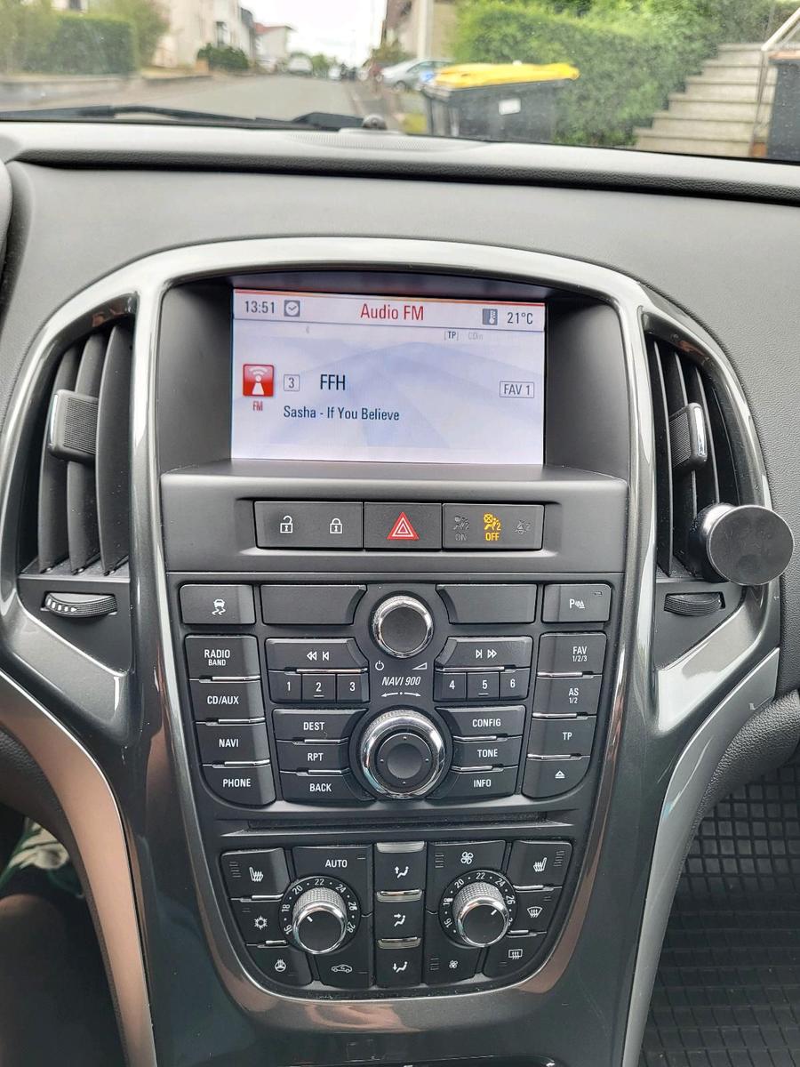 Opel Astra 2013 — photo 10