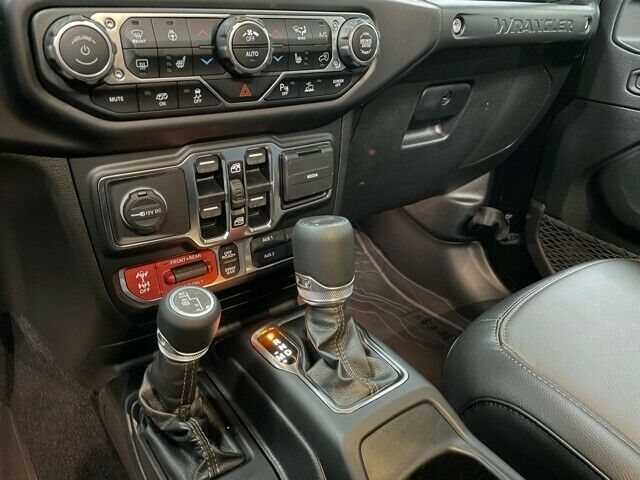 Fahrzeugabbildung Jeep 392 UNLIMITED RUBICON 6.4L-V8 SKY ONE TOP MY 23