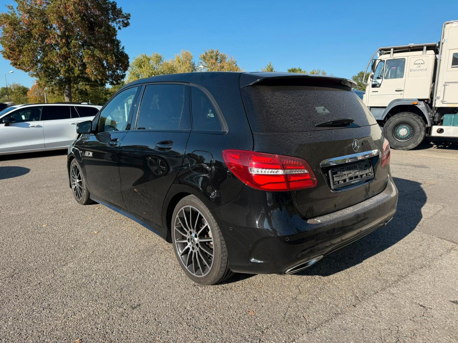 Mercedes-Benz B 180 AMG-LINE White Art Edition CARBON*PANO*KAM