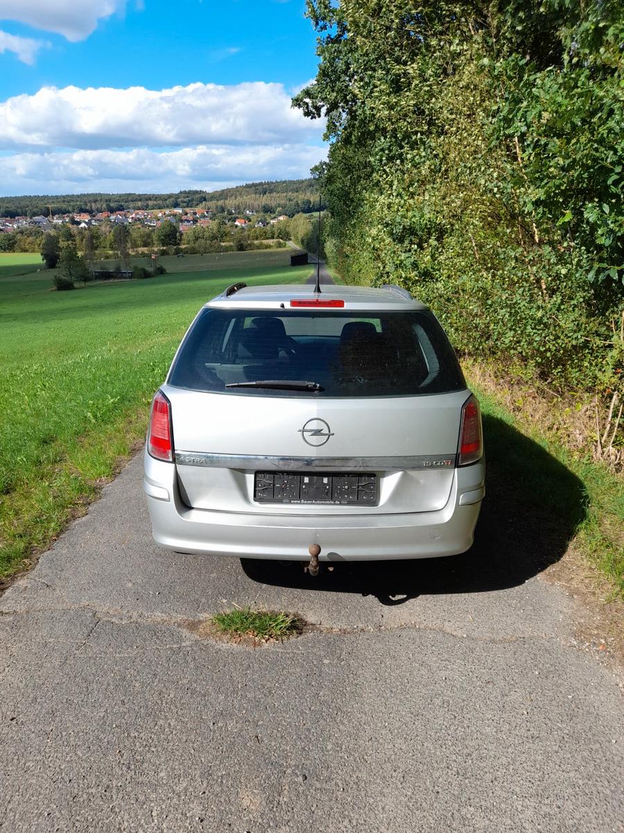 Opel Astra 2005 — вигляд ззаду
