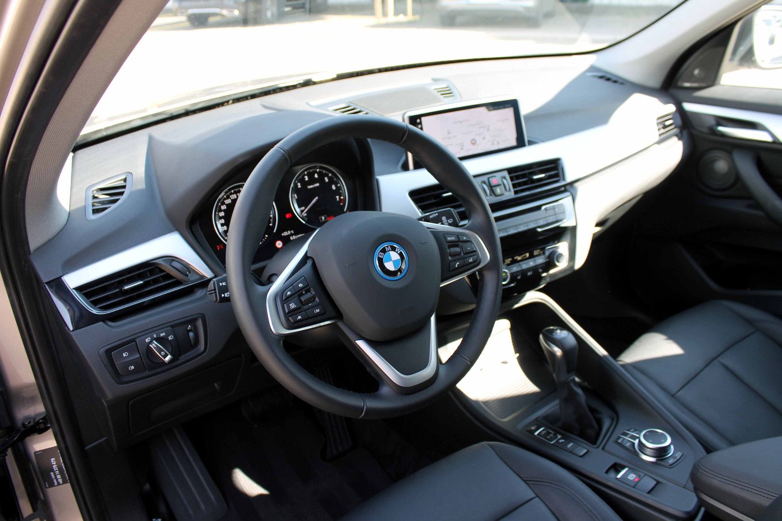 Fahrzeugabbildung BMW X1 xDrive25e Advantage LED KAM ACC SHZ NAV H&K