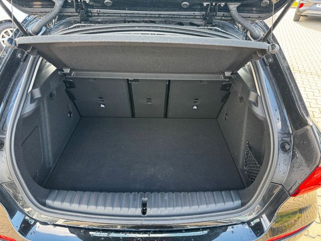 Fahrzeugabbildung BMW 118 i Advantage >AUT/NAVI/LED/SHZ/PDC<