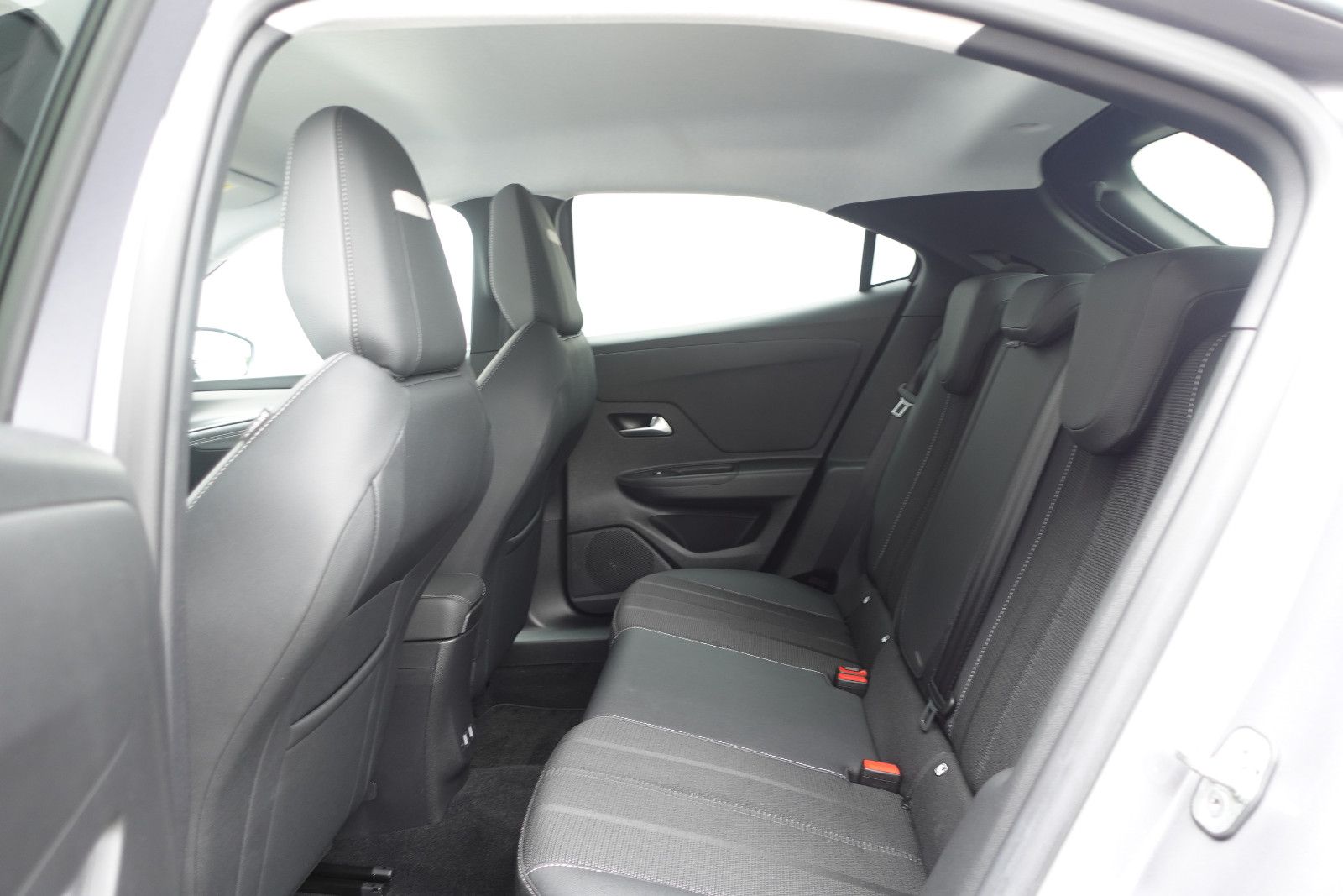 Fahrzeugabbildung Opel Mokka-e Elegance,Navi,Kamera,Sitzhzg,Allwetter