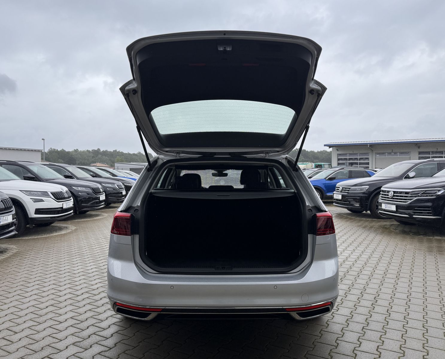 Fahrzeugabbildung Volkswagen Passat Variant 2.0 TDI*Elegance*AHK*LED*CAM*ACC*