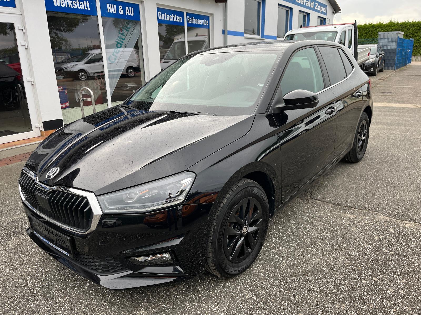 Skoda Fabia 1,0 TSI*Style*DSG/Navi/LED/1.Hand/Alu/PDC