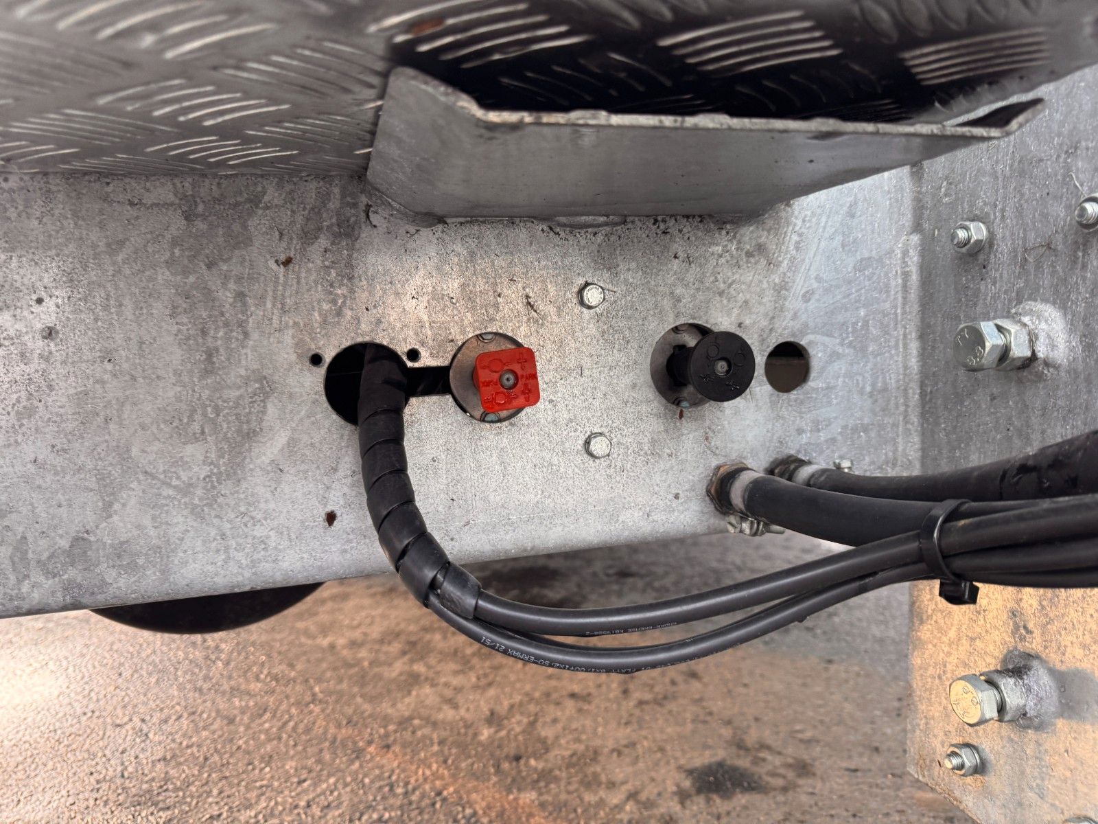 Fahrzeugabbildung Wörmann BauTL105.55/200 Rampen verzinkt