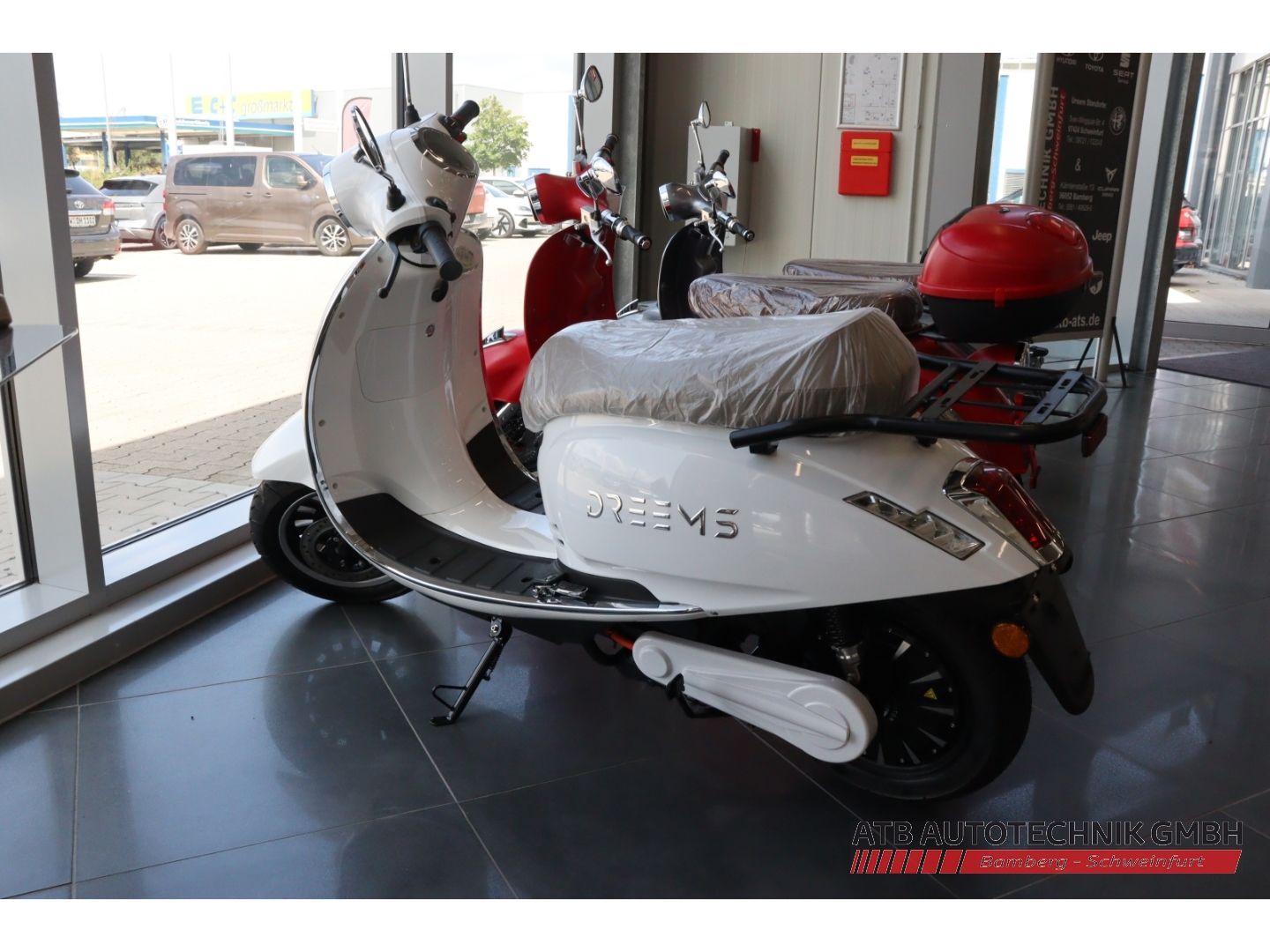 Fahrzeugabbildung DREEMS Moon X 90 km/h inkl. Topcase zzgl. Überführungsk