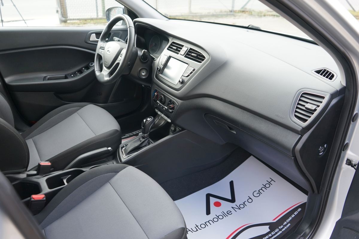 Fahrzeugabbildung Hyundai i20 Style*Kamera*Service Neu*Hu Au Neu