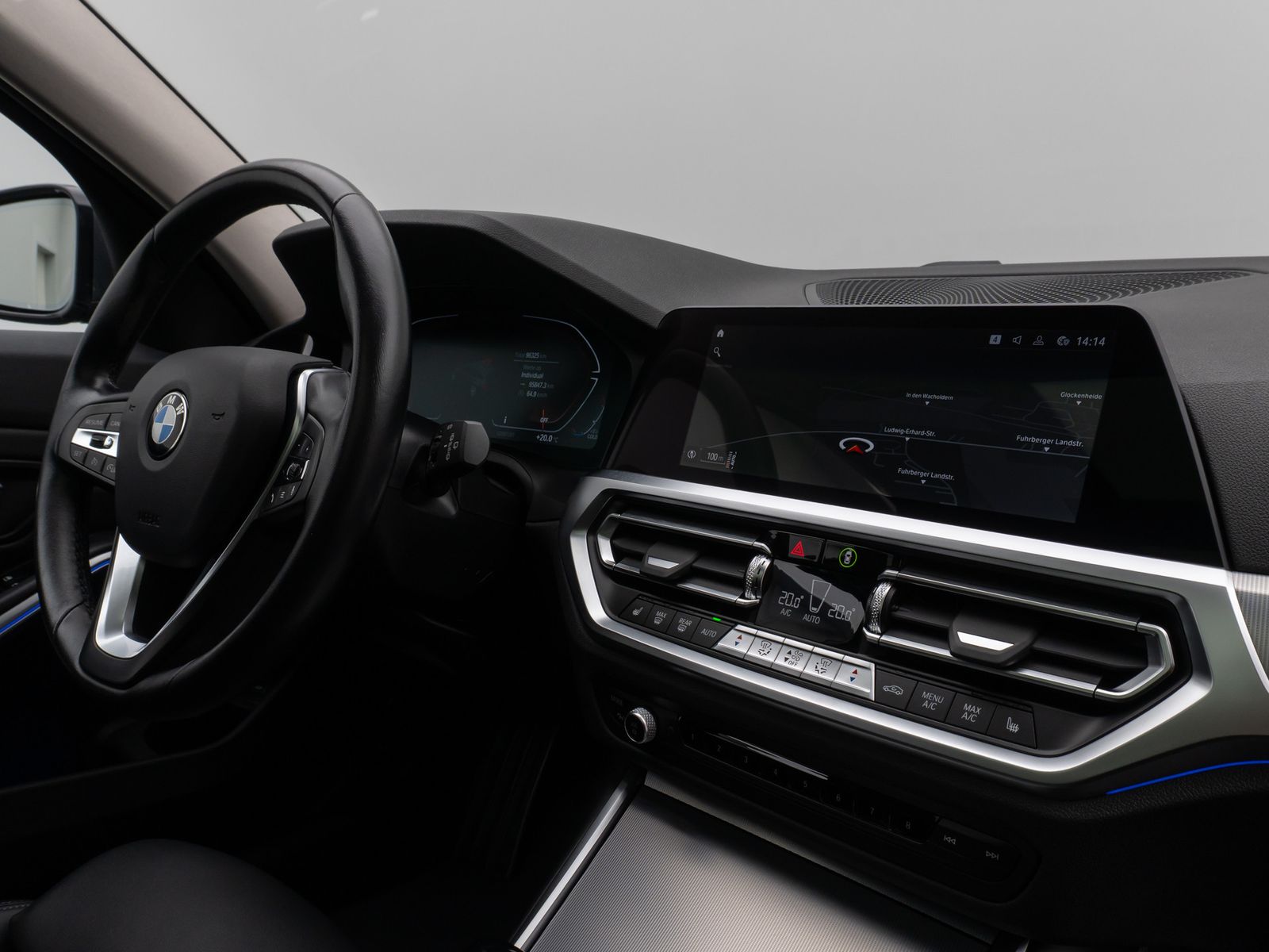 Fahrzeugabbildung BMW 320d SportLine Panorama Kamera DAB Komfort Alarm