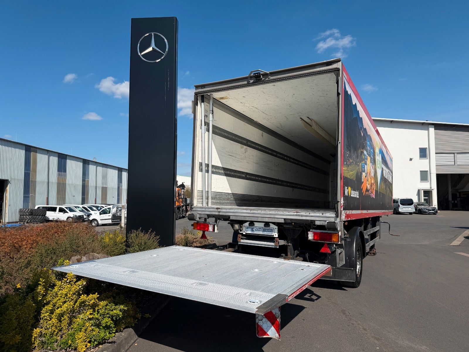 Fahrzeugabbildung Schmitz Cargobull SKO10 Carrier Maxima 1300 LBW Bär 2000kg gelenkt
