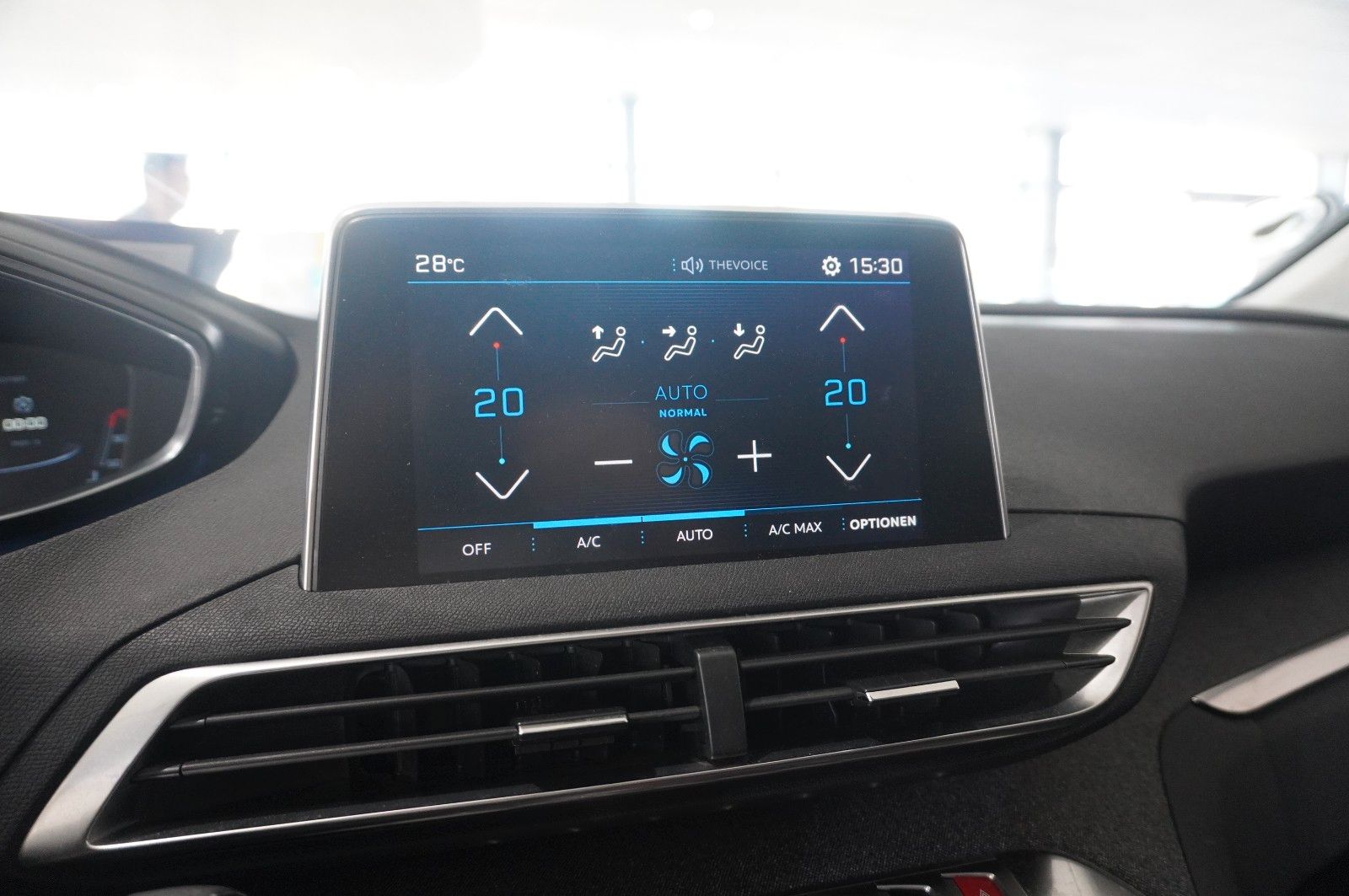 Fahrzeugabbildung Peugeot 5008 1.6D ALLURE 7-SITZER NAVI/KAMERA/SHZ/SPORT