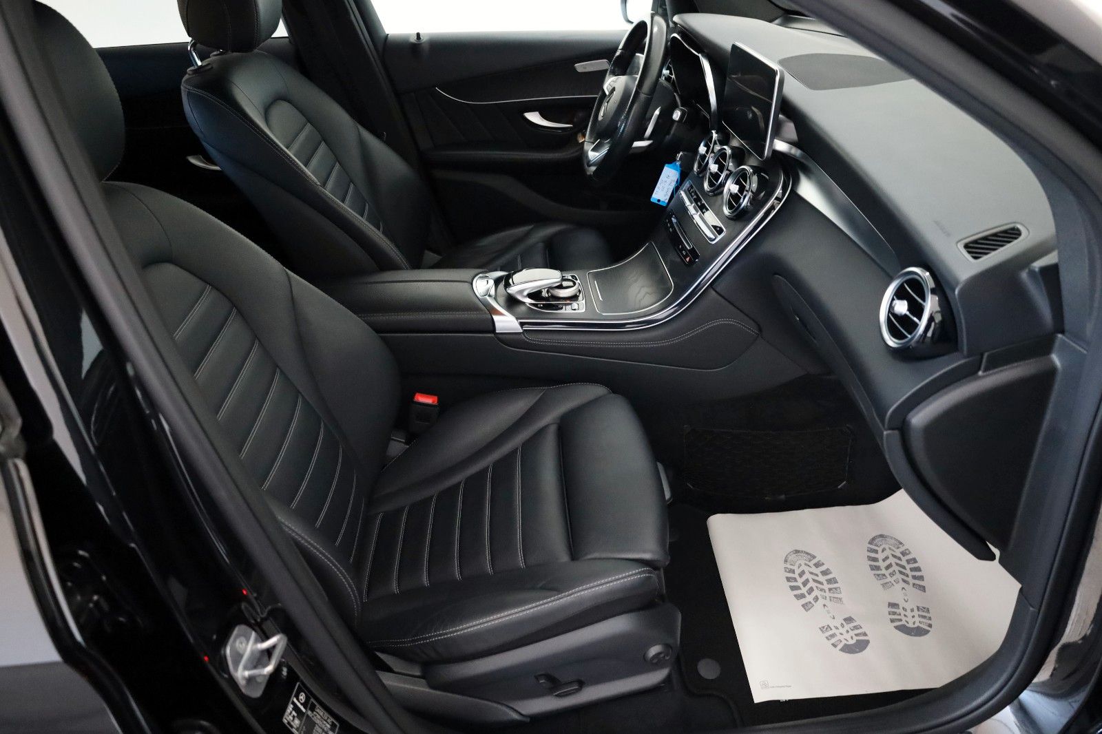 Fahrzeugabbildung Mercedes-Benz GLC 350d 4M Leder,Navi,LED,360°,Burmester,Panora