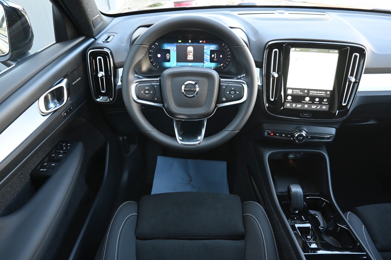 Fahrzeugabbildung Volvo XC40 B4 DKG Plus Dark*STDHZG*360*Pixel*ACC