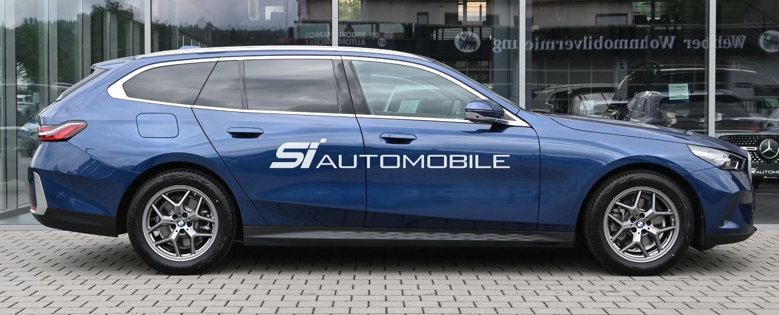 Fahrzeugabbildung BMW 520d xDr. Touring °ACC°AHK°B&W°STANDHEIZ°SITZBEL