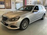Mercedes-Benz E 220 T BlueTec,Ed.Avantgarde,LED,AHK,Schiebed. - Mercedes E 220 mit Schiebedach