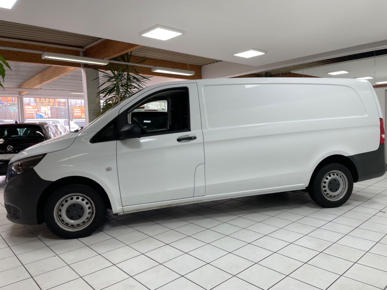 Fahrzeugabbildung Mercedes-Benz Vito Kasten 111 CDI FWD extralang *Werkstatt*