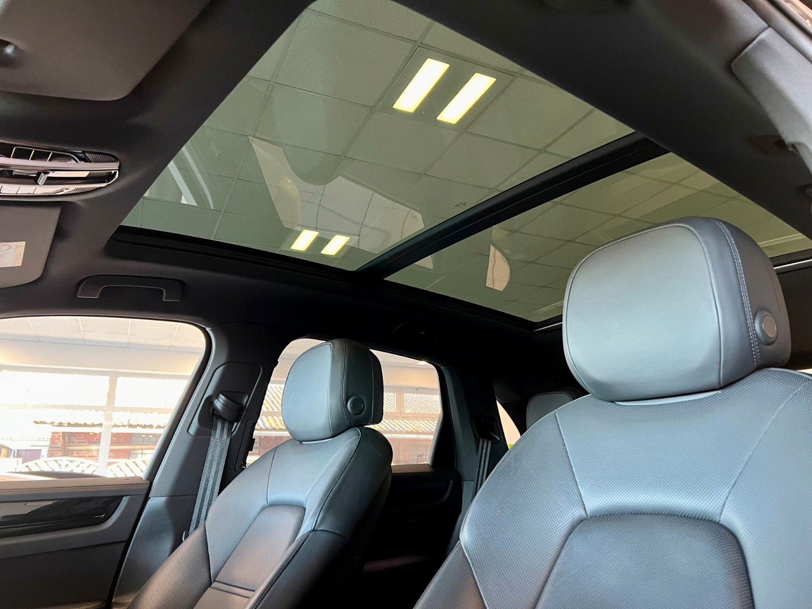 Fahrzeugabbildung Porsche Cayenne S Luftfederung/Panorama/HeadUP/Keyless