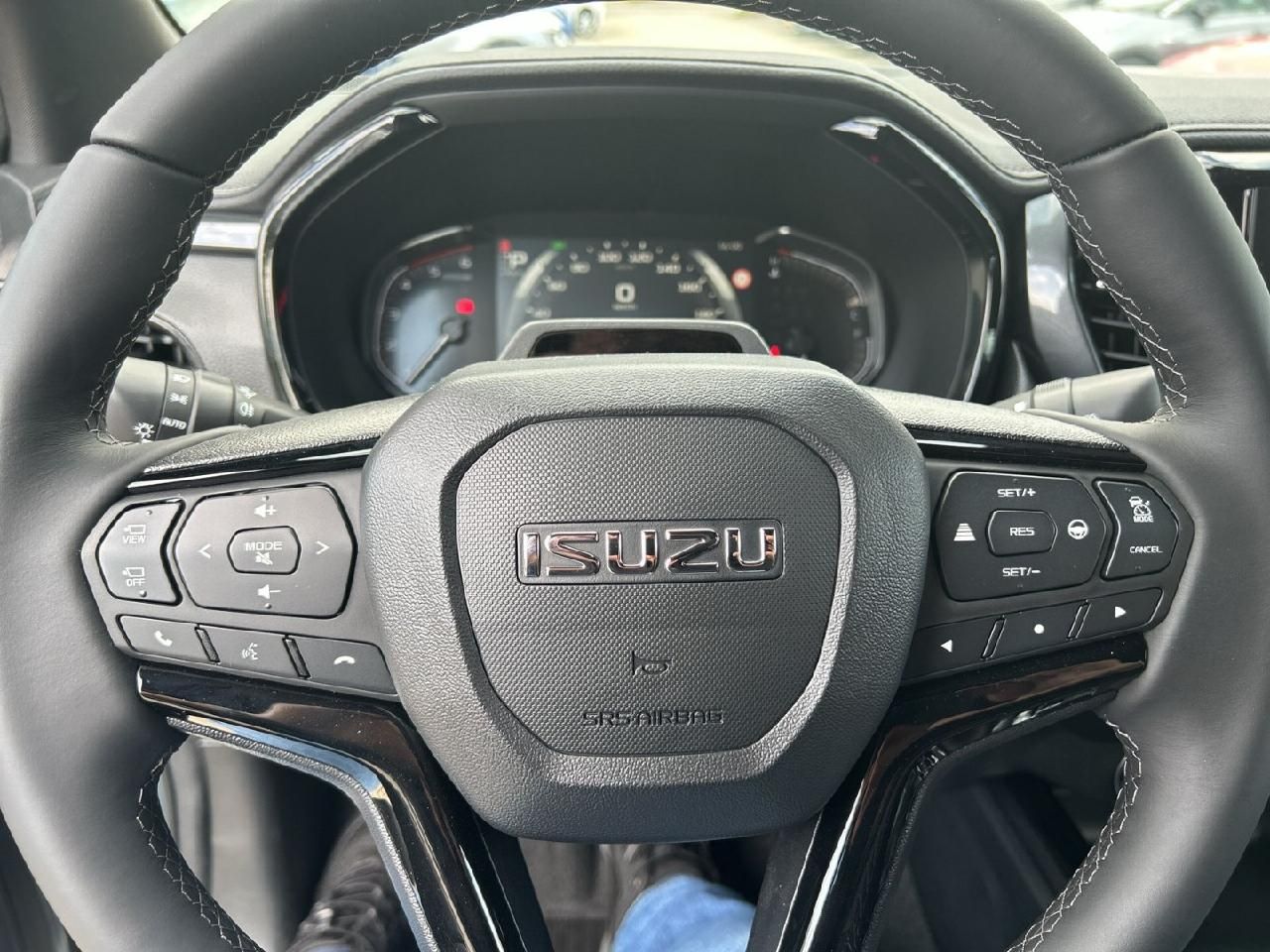 Fahrzeugabbildung Isuzu D-Max Space Cab 4WD V-CROSS 2,2