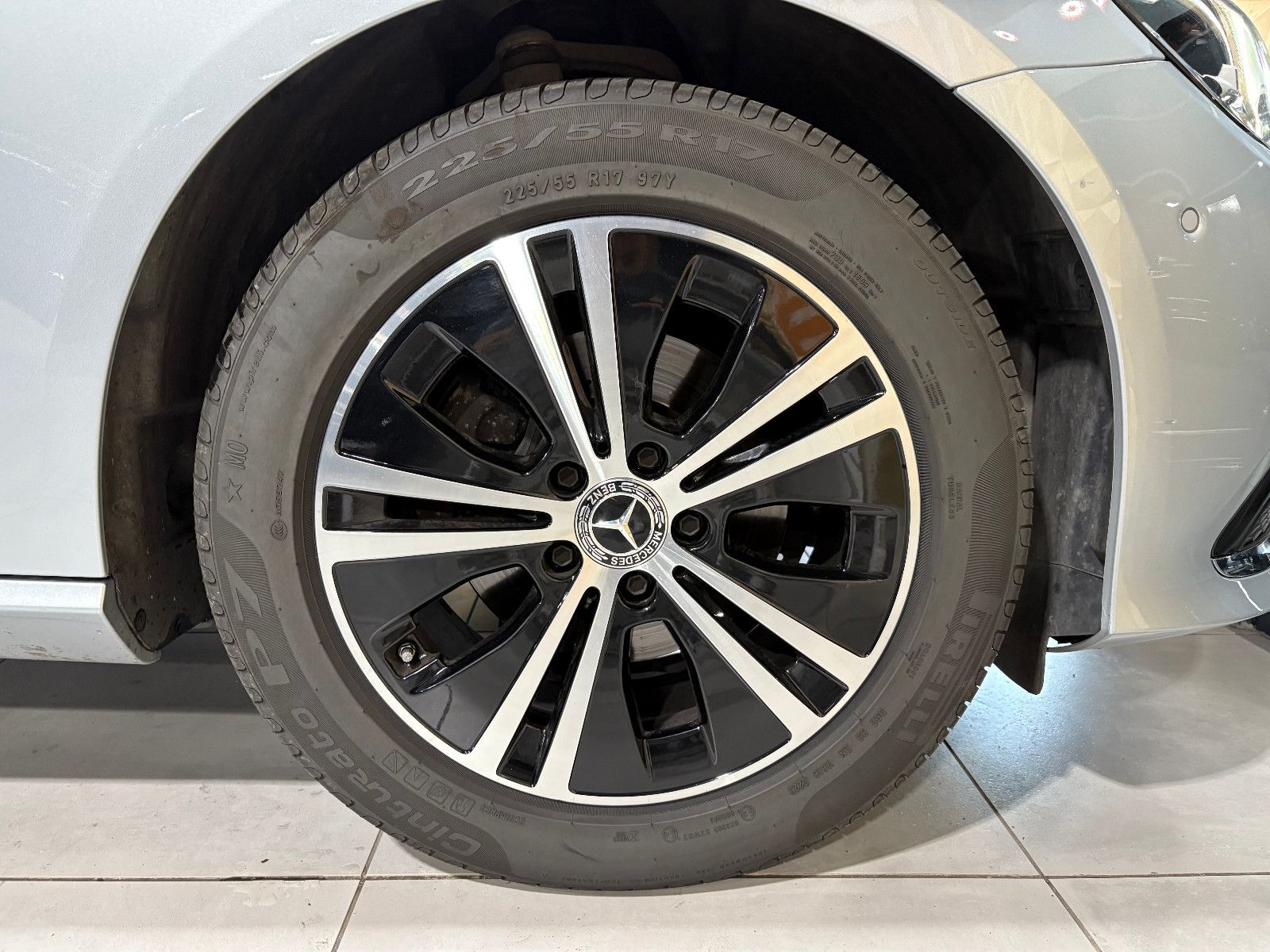 Fahrzeugabbildung Mercedes-Benz E 220 T-Modell d/NAVI/KAMERA/APPLE/AMBIENTE/ACC