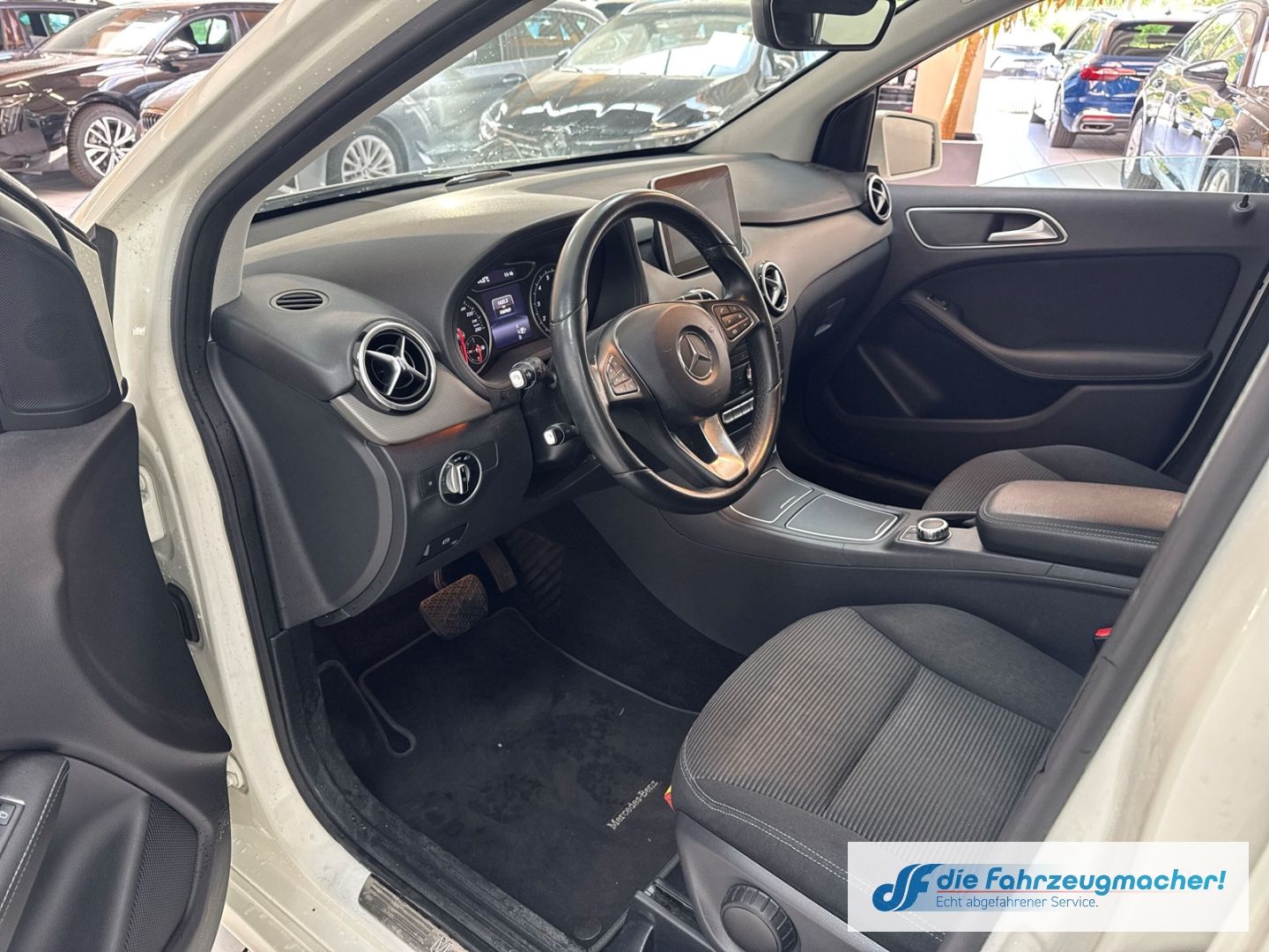 Fahrzeugabbildung Mercedes-Benz B 180 AHK-klappbar Navi LED SHZ Parklenkass. Rüc