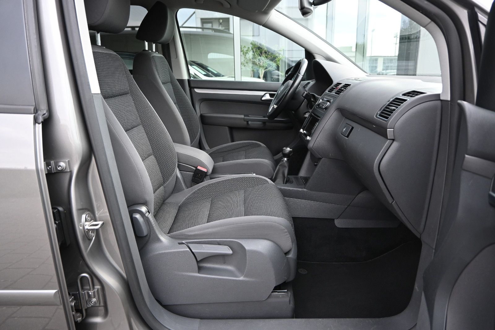 Fahrzeugabbildung Volkswagen Touran 1.6 TDI Comfortline °7-SITZE°KAMERA°02.28
