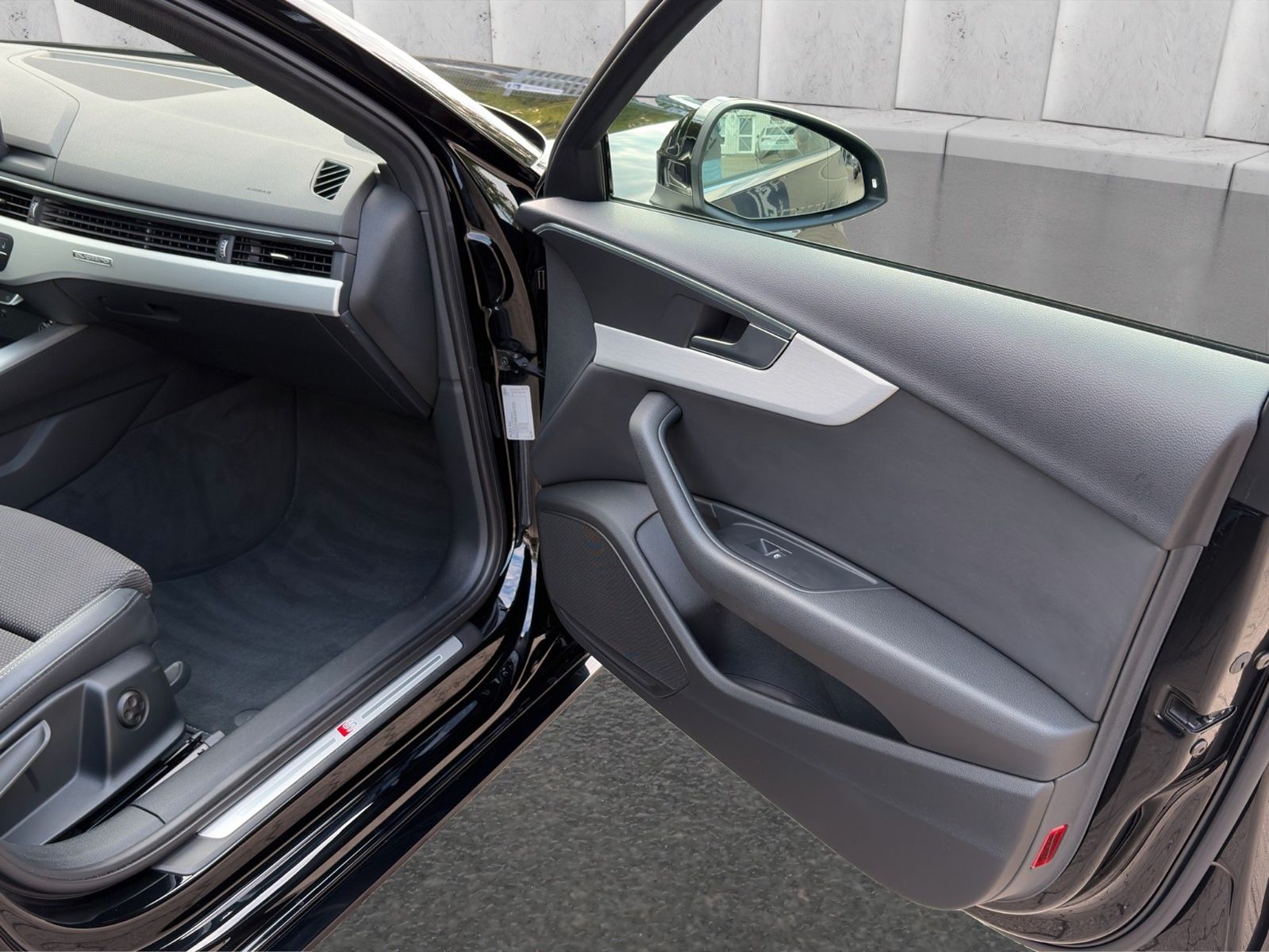 Fahrzeugabbildung Audi A4 Avant DSG quattro S Line*Pano*AHK*LED*SHZ*