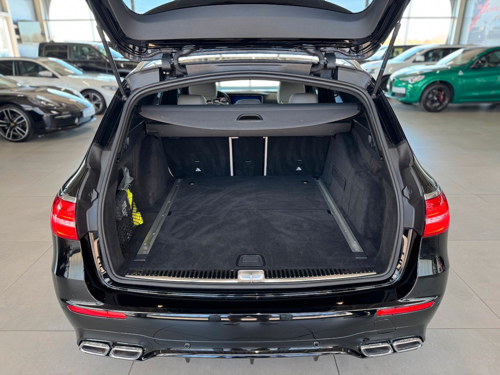 Fahrzeugabbildung Mercedes-Benz E 63 AMG T-Modell 4Matic Burmester VOLL