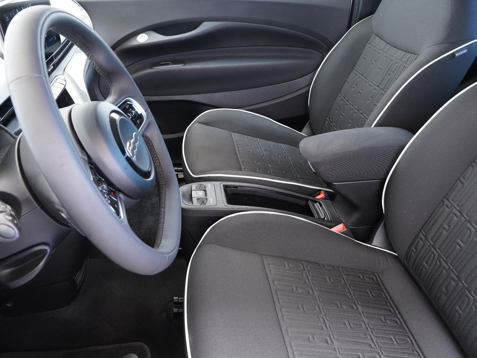 Fahrzeugabbildung Fiat 500e 87KW/42kWh/DC-LADEN/CARPLAY/DAB/SOH