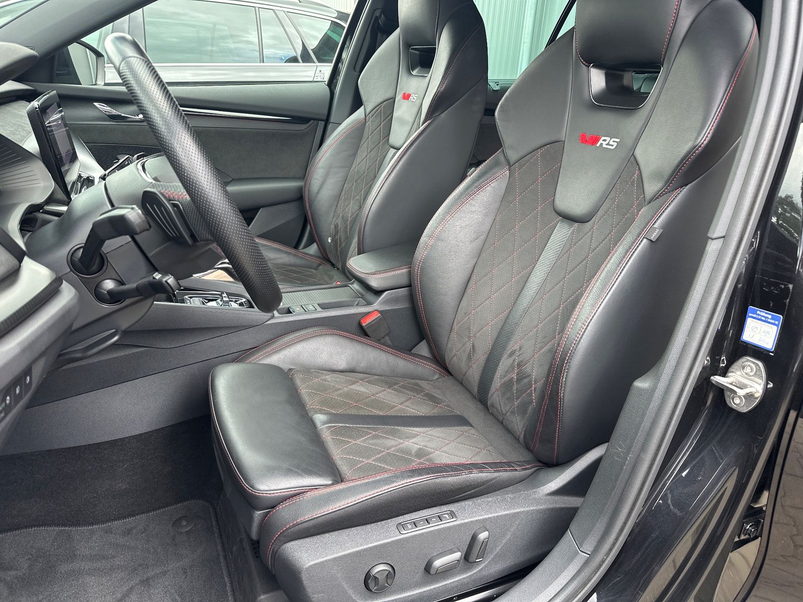 Fahrzeugabbildung SKODA Octavia Combi 2.0 TDI DSG RS Plus 4x4 NAV+MATRIX