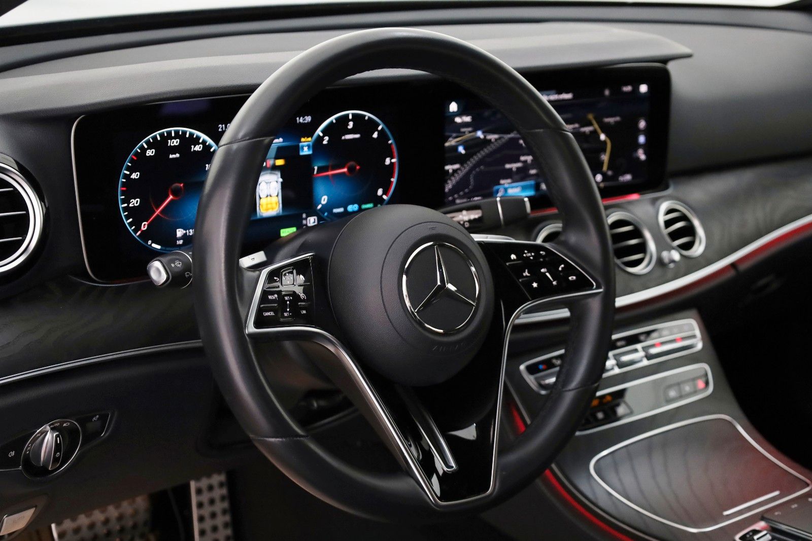 Fahrzeugabbildung Mercedes-Benz E 220 d 4M All-Terrain,Kamera,Navi,SH,AHK, SR+WR
